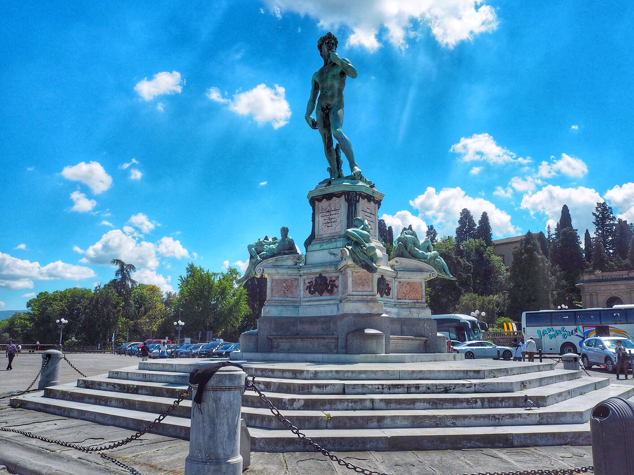 Piazzale Michelangelo statue - Enjoy the adventure