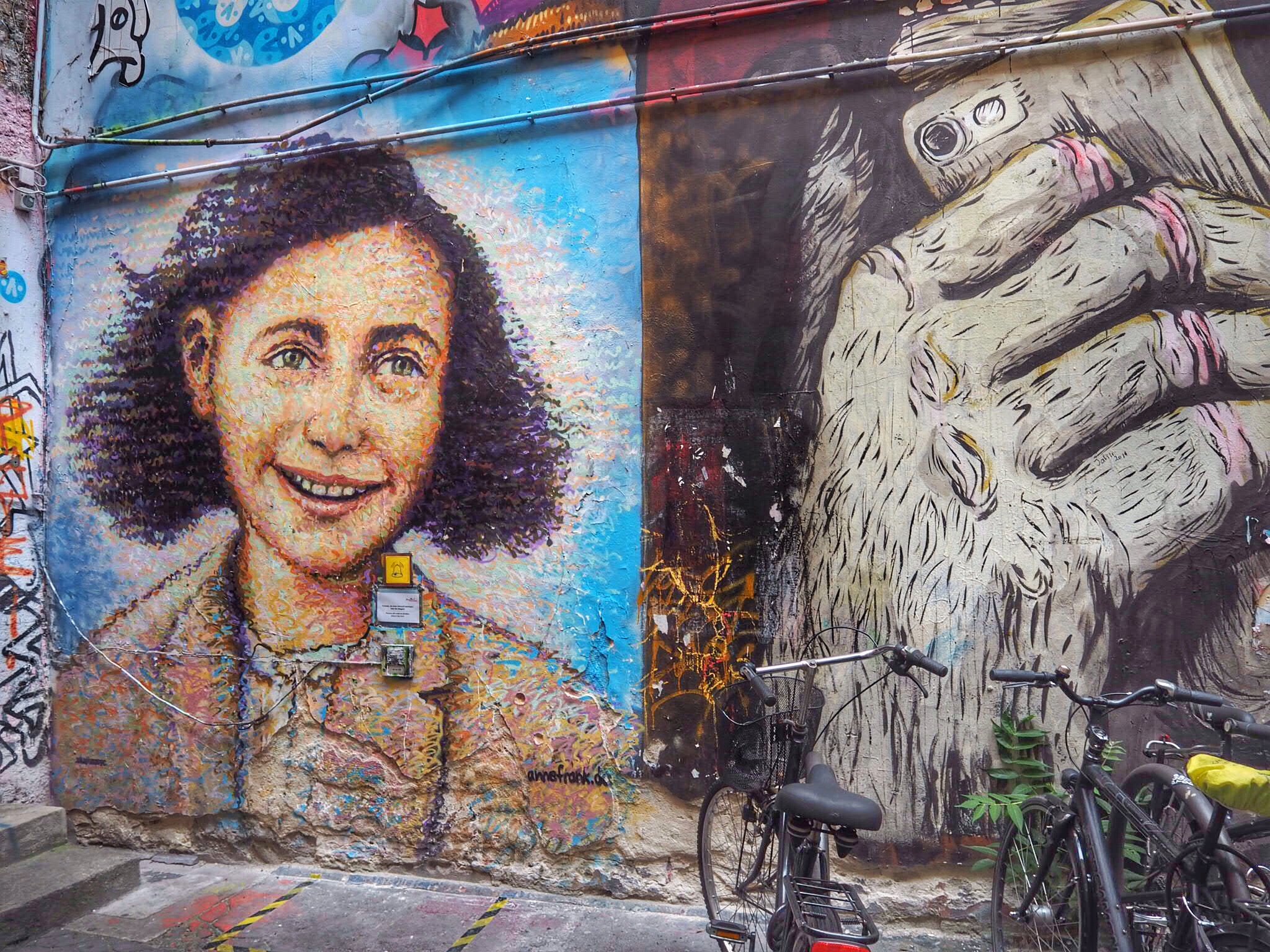 Street art Berlin - Enjoy the Adventure travel blog