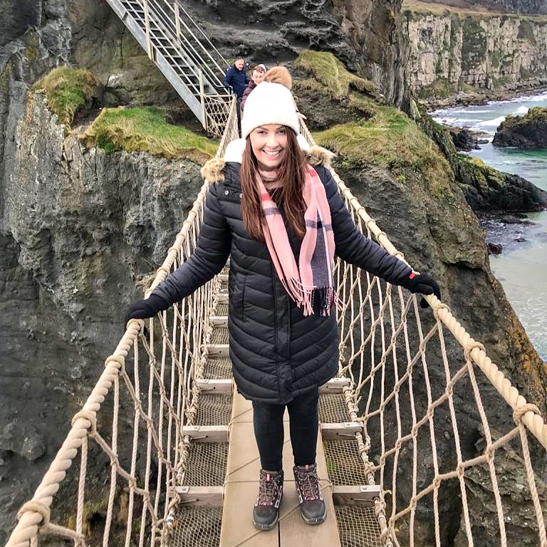 This image has an empty alt attribute; its file name is Carrick-a-Rede-Rope-Bridge-bridge.jpg