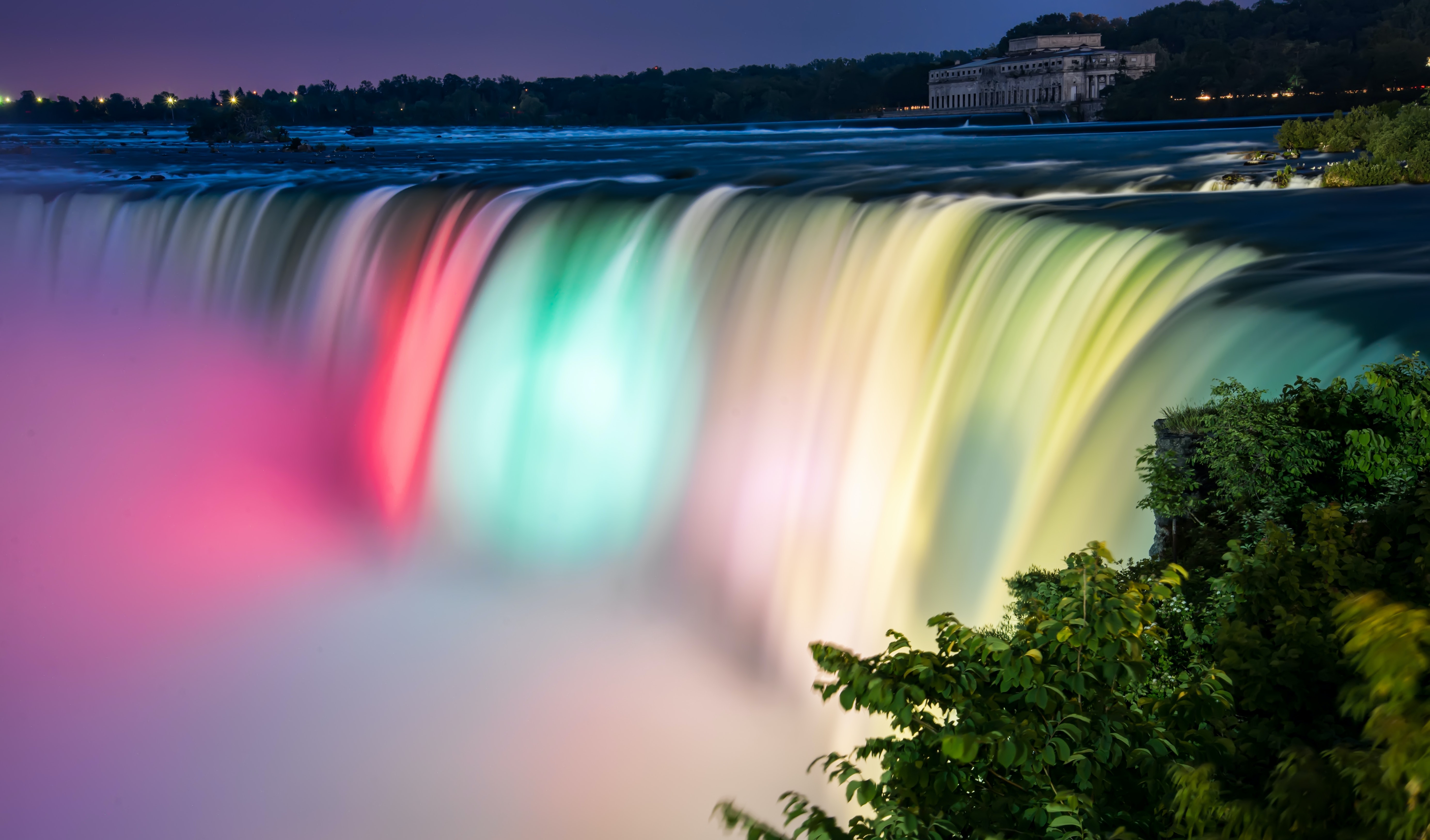 This image has an empty alt attribute; its file name is waterfall-Canada.jpg